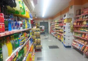 El hombre fue detenido por la Policía Local en la playa de San Lorenzo tras robar en el Supersol