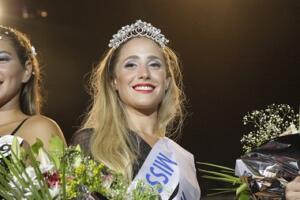 La joven arrasó en la gala del domingo, en la que se coronó como Miss Fiestas Patronales 2017, Miss Elegancia y Miss Redes Sociales