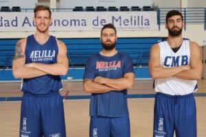 Javi Lucas, Diego Kapelan y Miki Servera posando con las equipaciones que lucirán este curso