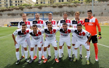 Equipo inicial que presentó la U.D. Melilla en el debut liguero