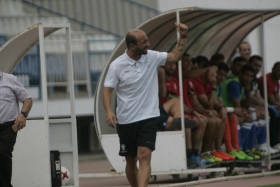 El entrenador del conjunto murciano, ayer en el Estadio Álvarez Claro