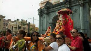 Momento en el que portan la deida de Ganesh