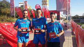 Los tres triatletas melillenses que tomaron parte en el triatlon hispalense