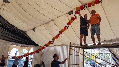 Preparativos de la caseta ferial de la Casa de Ceuta en Melilla