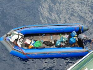 La embarcación arribó "sobre la 1,30 horas de la madrugada" al Dique Sur de Melilla