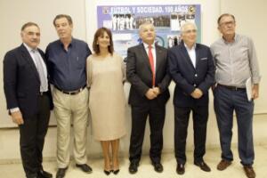 Las principales autoridades que acudieron a este acto posaron juntos