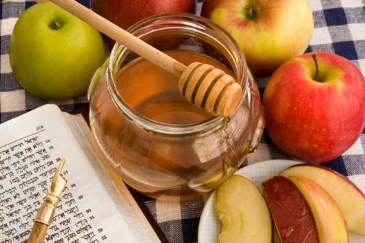 En la mesa de quienes celebran el año nuevo judío nunca faltan las manzanas con miel