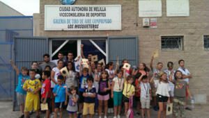 Foto de familia de la promoción de los hijos de guardia civiles