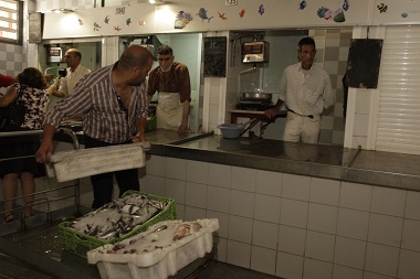 La mercancía empezó a llegar ayer a más de las doce de la mañana