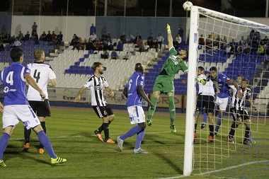 Imagen del último enfrentamiento entre el Melilla y la Balona que ganó el cuadro gaditano (0-1)