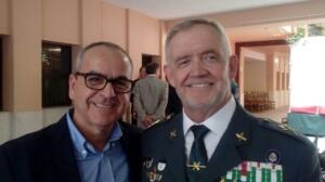 El general de brigada Manuel Llamas Rodríguez, junto al periodista melillense Antonio Ramírez