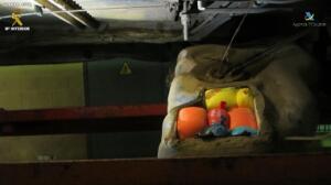 La droga estaba oculta bajo la goma que cubre el suelo, en las vigas del chasis y en el interior del depósito de combustible de una furgoneta Volkswagen Combi