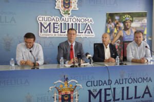 Javier Guillot, presidente de la Federación Melillense de Triatlón, en la imagen, el primero empezando por la derecha