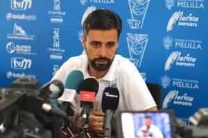 Alejandro Alcoba, ayer en un momento de su intervención en rueda de prensa