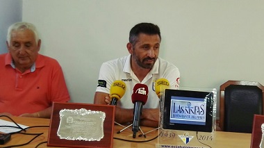 Manolo Herrero, entrenador de la U.D. Melilla, en rueda de prensa