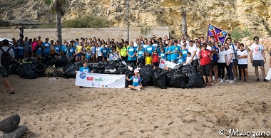 Participantes en la limpieza de fondos marinos de Horcas Coloradas