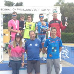 Pódium de los tres primeros clasificados en la categoría masculina y de la primera clasificada en la femenina