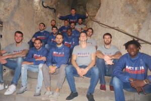 Los componentes del equipo azulón posando juntos en uno de los lugares más emblemáticos de nuestra ciudad