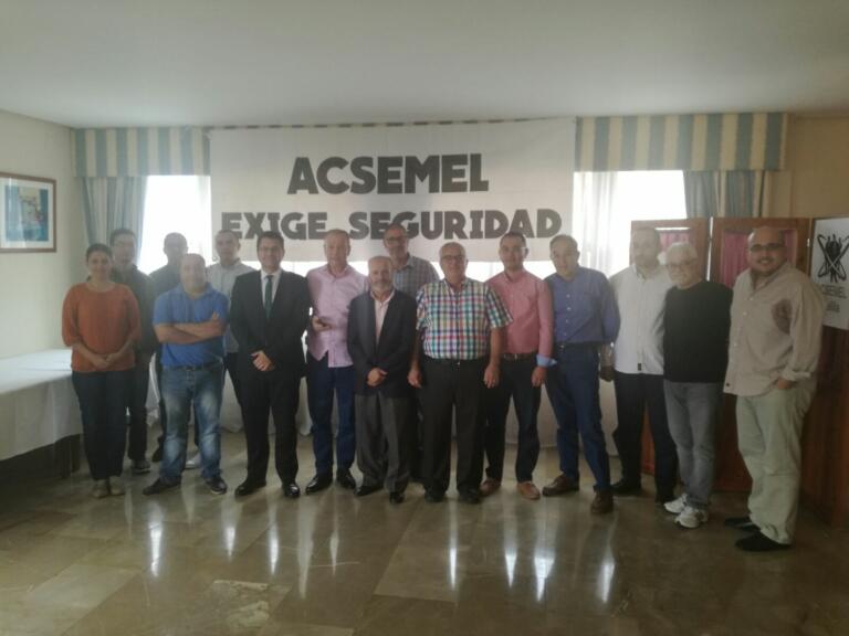 Momento de la reunión de Acsemel con comerciantes y la asistencia de algunas organizaciones políticas y sociales