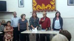 Juana Mira, en el centro de la imagen, junto a José Luis Suárez, presidente de FEAVEME