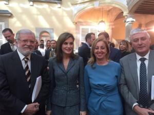 El consejero, junto a la reina Letizia y representantes del órgano