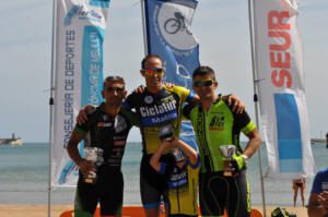 En el centro, Joaquín García Nieto, y a la izquierda, Santiago Montoya