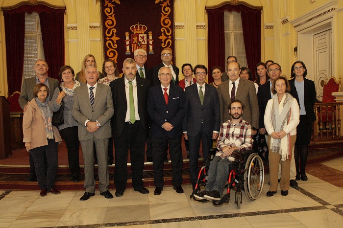 Los delegados nacionales de Plena Inclusión junto al presidente Imbroda y el consejero Ventura