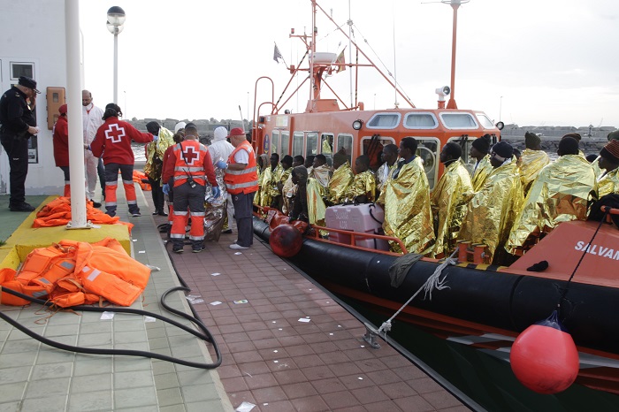 Llegaron al puerto deportivo de Melilla a las 8.40 horas a bordo de la Salvamar Alcor