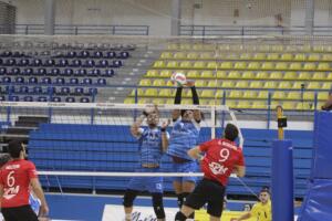 Mario Junior y Bruno Verissimo, en una acción de bloqueo en el encuentro ante el Tarragona