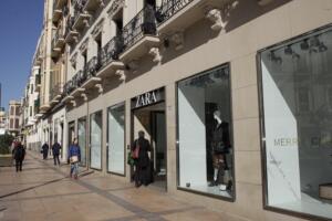 La tienda Zara en la Avenida Juan Carlos I cerrará sus puertas