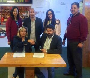 Momento de la firma entre Balearia y CSIF-Melilla
