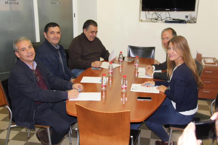 Miembros del PP de Melilla y de CCOO se reunieron ayer en la sede de Roberto Cano a iniciativa del PP