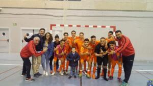 Los de Gabi González festejando la victoria en tierras gaditanas
