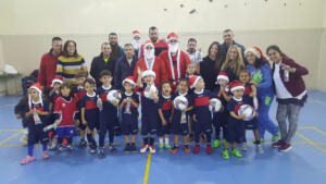 Foto de familia de los alumnos junto a sus monitores