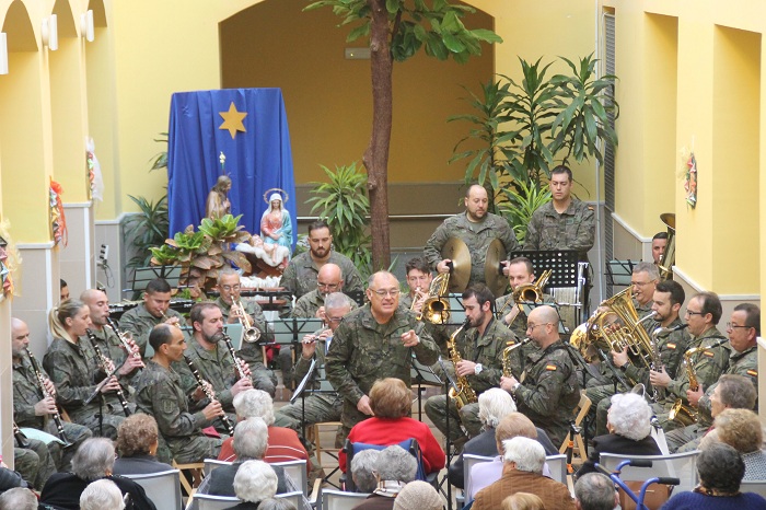 Los músicos militares en el Centro Asistencial
