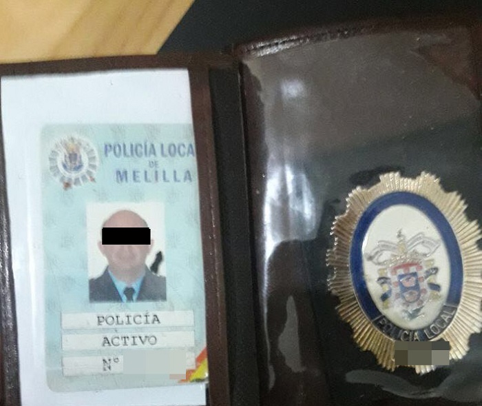 Se trata de un agente veterano de la Policía Local, destinado al control de puertas de una dependencia pública de la Ciudad Autónoma de Melilla
