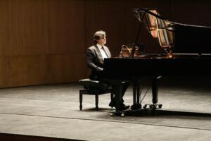 El intérprete y compositor en el Kursaal