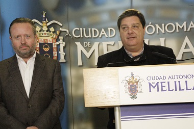 Juan Carlos Heredia (UNEE) y Francisco Díaz, viceconsejero de Festejos