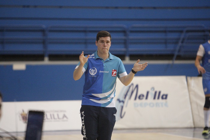 David Sánchez, entrenador del Club Voleibol Melilla, espera que su equipo haga una mejor segunda vuelta