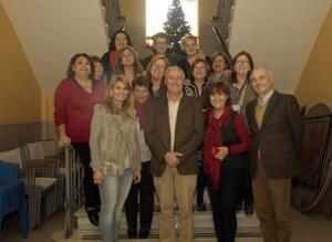 Voluntariado, autoridades y el director del centro