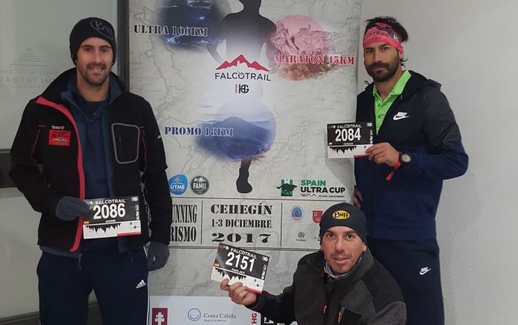 Francisco Padilla (en el centro de la imagen) hizo los 100 km