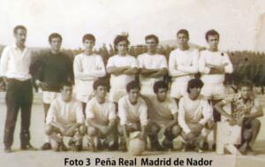 Foto 3.- Equipo Peña Real Madrid de Categoría Juvenil aficionados - Campo Municipal de Alhucemas - Año 1971. Alineación de pie de izquierda a derecha 1.-Zainimi, 2.-Paine Mohamed (portero), 3.-Marruch, 4.-Aomar, 5.-Malik Ben Siamar, 6.-Ali, 7.-Abdelah, agachados 8.- Mustafa, 9.-Abderrahaman, 10.-Aomar, 11.-Hamid, 12.-Bélgica y 13.-Mustafa Agrande.