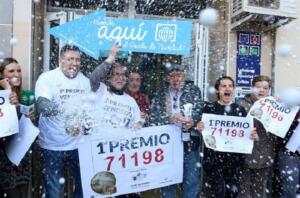 El primer premio del Sorteo Extraordinario de la lotería de Navidad ha estado muy repartido por toda España