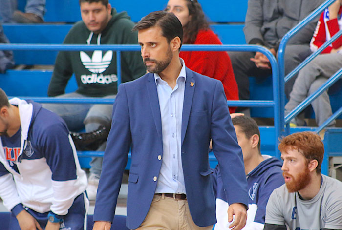Alejandro Alcoba, entrenador del Club Melilla Baloncesto