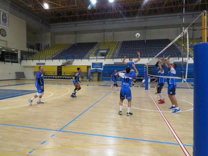 Imagen de una sesión de entrenamiento del Club Voleibol Melilla