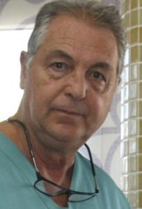El Sindicato Médico de Melilla, dirigido por Jesús Delgado (en el centro), dice que “este tipo de conductas se repiten diariamente en los centros sanitarios de Melilla, ante la indiferencia de Ingesa”