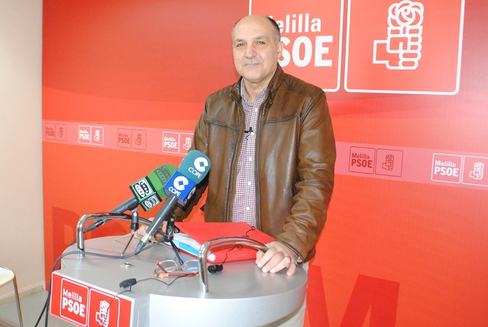 El secretario ejecutivo de los socialistas locales, Fidel Moga, en la sede del PSOE Melilla