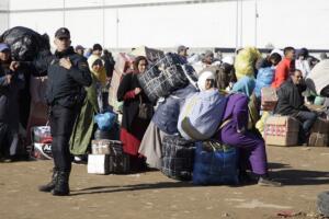 Imbroda ve “inviable” revisar todos los fardos que pasan a Marruecos porque “las avalanchas serían horrorosas”