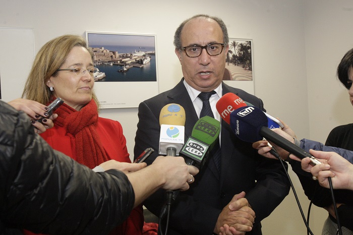 El delegado del Gobierno, Abdelmalik El Barkani, con la directora general de Relaciones Internacionales y Extranjería de Interior