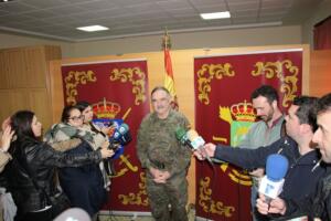 El comandante general, Fernando Gutiérrez Díaz de Otazu, ayer atendiendo a los medios. El próximo 4 de marzo concluirá su etapa al frente de la entidad castrense en nuestra ciudad